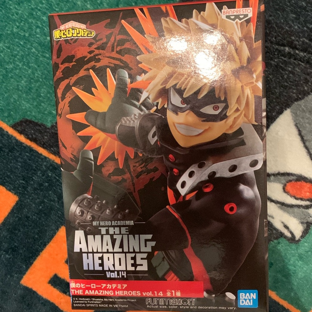 My Hero Academia Throw Blanket & Figurine Bakugo - Picture 3 of 12